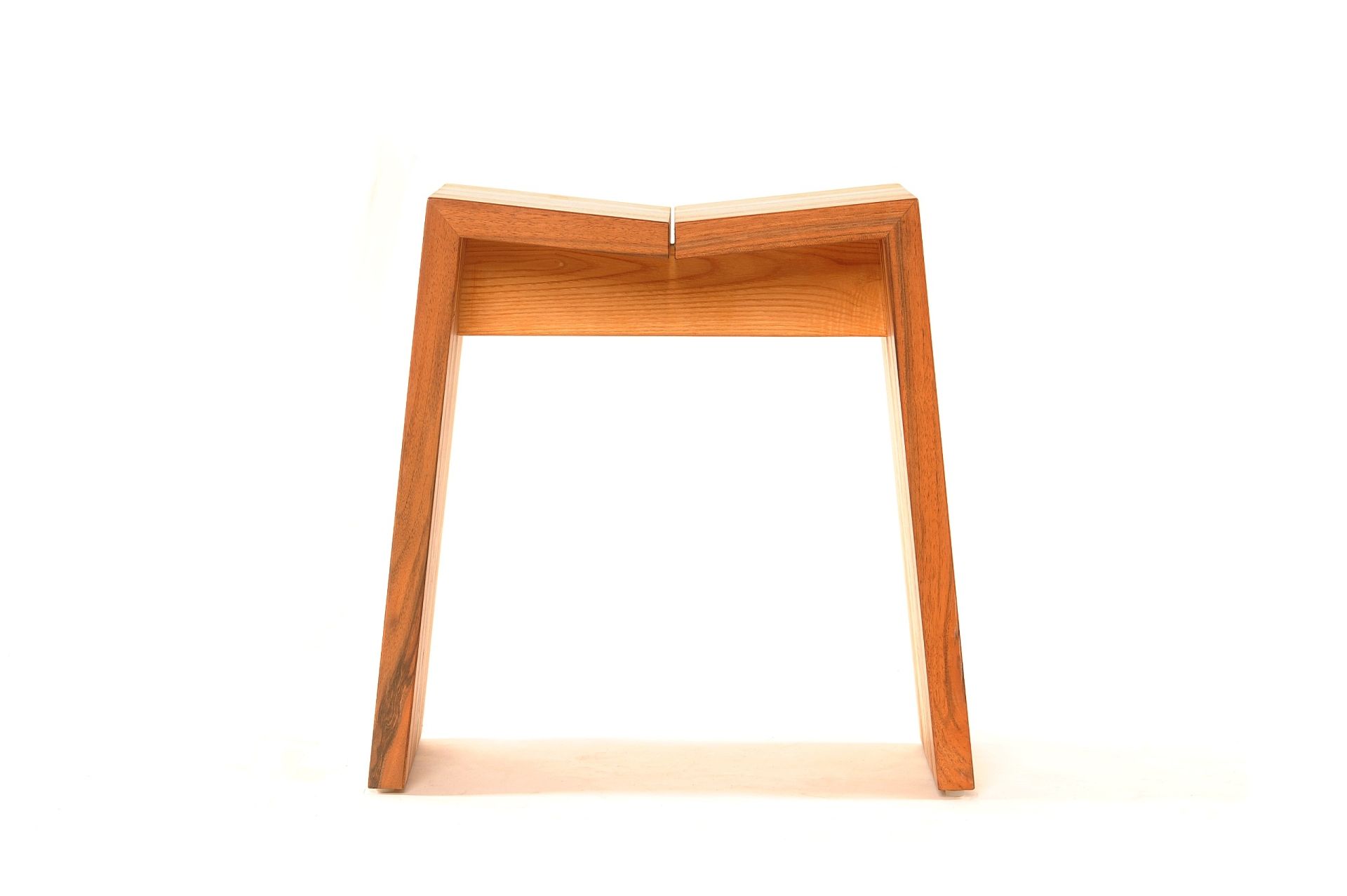 Tabouret bas MEZENC - Atelier Vallon artisan ébéniste Ardèche 04