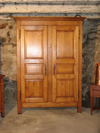 Armoire rustique en chêne massif fabrication sur mesure - Vallon Joseph ebeniste à Aubenas