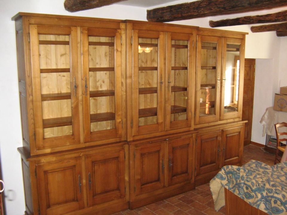 Bibliothèque traditionnelle sur mesures en châtaignier - étude et réalisation Atelier de l'ébéniste à Aubenas en Ardèche
