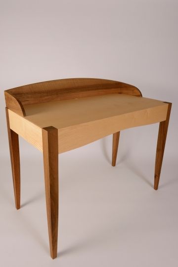 Bureau plat en frêne et noyer massif - réalisation de meuble contemporain sur mesure