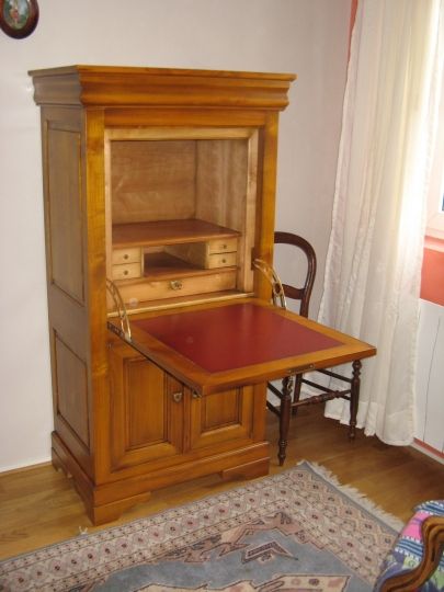 Secretaire avec abattant gaine de cuir et amenagement interieur réalisation sur mesure par Vallon Joseph Artisan à Aubenas